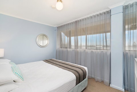 Newcastle Short Stay Apartments - Flagstaff Apartment - Food Delivery Shop 2