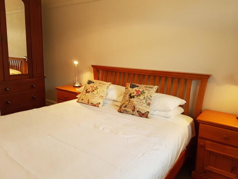 Newcastle Short Stay Apartments - Vista Apartment - Food Delivery Shop 2