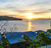 NEWLY BEAUTFULLY RENOVATED 16 The Casuarina - 3 Bedroom House With 180 Degree Ocean Views - Food Delivery Shop