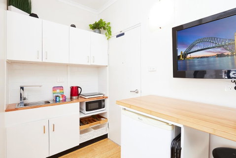 Newly Renovated Studio W Communal Rooftop Terrace - Food Delivery Shop 3