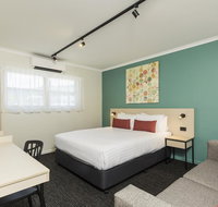 Nightcap At Balaclava Hotel - Food Delivery Shop