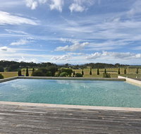Noble Willow Estate Lovedale. Super Spacious with views and pool - Food Delivery Shop
