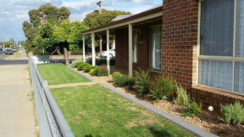 Numurkah Self Contained Apartments - The Mieklejohn - Food Delivery Shop 2