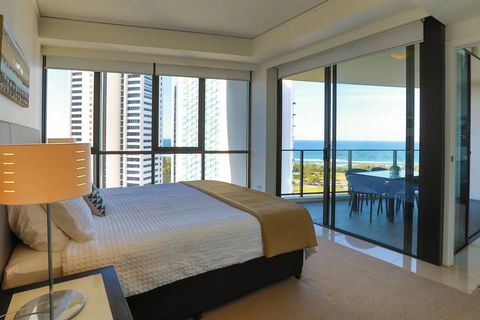 Ocean Views In The Heart Of Broadbeach - Food Delivery Shop 0