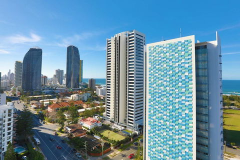 Ocean Views In The Heart Of Broadbeach - Food Delivery Shop 1