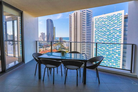 Ocean Views In The Heart Of Broadbeach - Food Delivery Shop 3