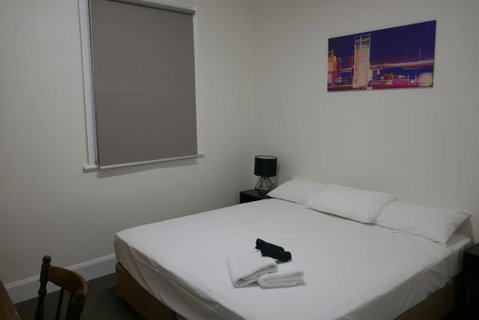 Okeefes Hotel Backpackers - Food Delivery Shop 1