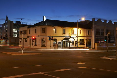Okeefes Hotel Backpackers - Food Delivery Shop 0