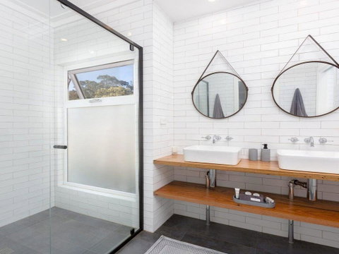 On A Hill - Modern Country Home Near Braidwood - Food Delivery Shop 3