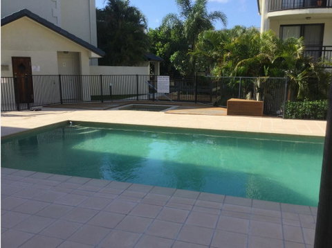 One Bedroom Apartment With Free Wifi - Food Delivery Shop 3