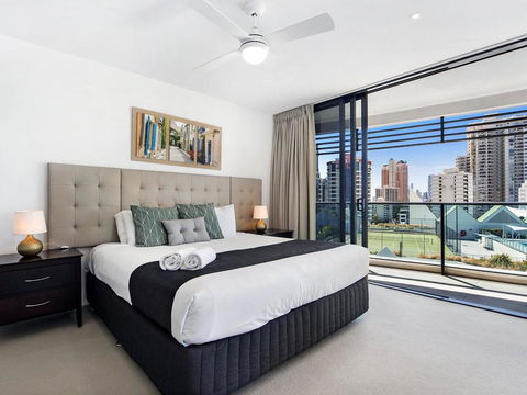 Oracle Resort Luxe Private 2 Bed - Tower 1 - Food Delivery Shop 1