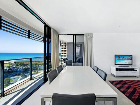 Oracle Resort Luxe Private 2 Bed - Tower 1 - Food Delivery Shop 0