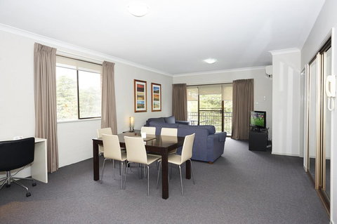 Oxley Court Serviced Apartments - Pet Food Australia 2