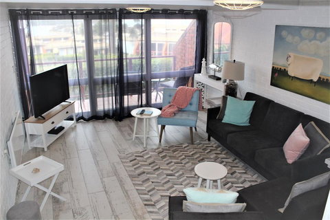 Pacific Heights Holiday Apartments - Food Delivery Shop 3