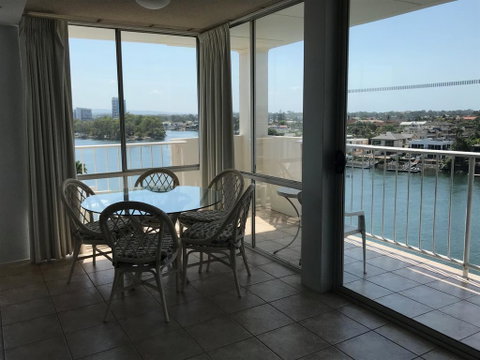 Panorama Tower Riverfront Apartments - Food Delivery Shop 3