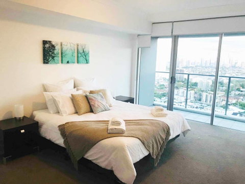 Panoramic Views Gold Coast Free WiFi Free Netflix - Food Delivery Shop 1