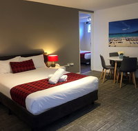 Parkdale Motor Inn - Food Delivery Shop