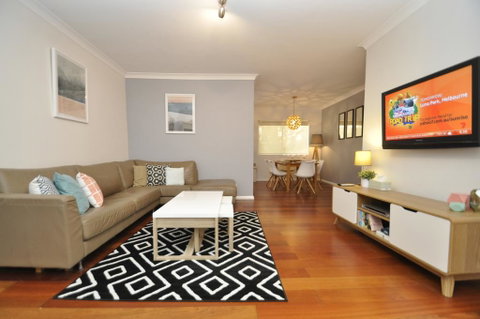 Parramatta Self-Contained Two-Bedroom Apartment (4LEN) - Food Delivery Shop 1