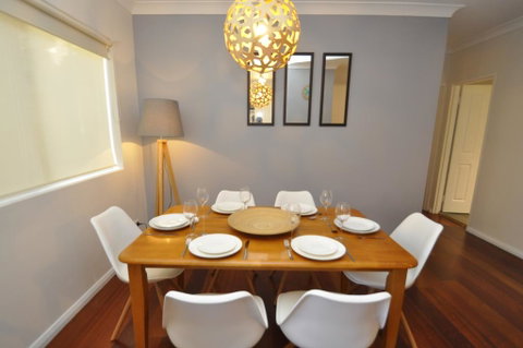 Parramatta Self-Contained Two-Bedroom Apartment (4LEN) - Food Delivery Shop 2