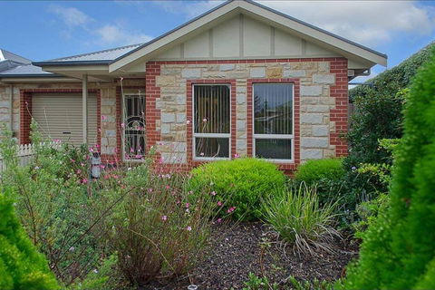 Perfect Location Central Modern Cottage - Free WiFi - Food Delivery Shop 1