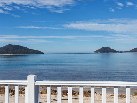 Pet Friendly - Exceptional Beachside Location - Food Delivery Shop 0