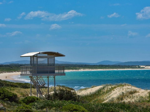 Pet Friendly - Exceptional Beachside Location - Food Delivery Shop 1