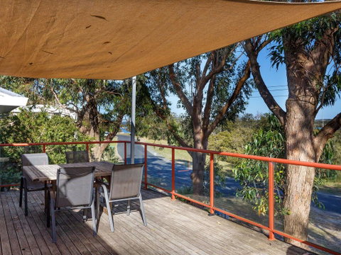 Pet Friendly 4 Bedroom Holiday Home - River Views - Food Delivery Shop 1