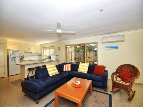 Pet Friendly Beach Home - Food Delivery Shop 0