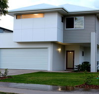 Petrie Beach Holiday Home - Food Delivery Shop