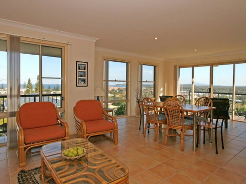 Phoenix Terrace -townhouse Yamba - Food Delivery Shop 1