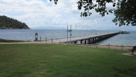 Picnic Bay Chalet Unit 2 - Food Delivery Shop 1