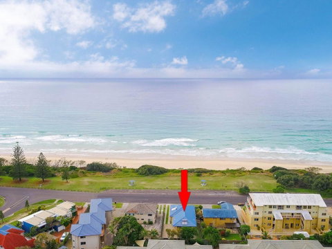 Pippi View 2 (Top) - Across The Road From The Beach! - Food Delivery Shop 0