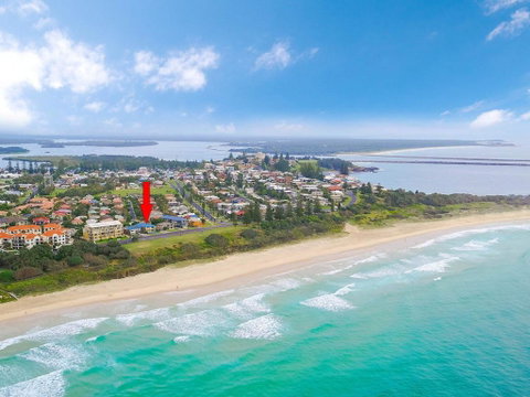 Pippi View 2 (Top) - Across The Road From The Beach! - Food Delivery Shop 1
