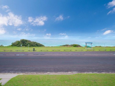 Pippi View 2 (Top) - Across The Road From The Beach! - Food Delivery Shop 2