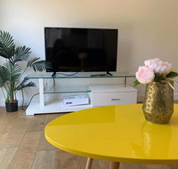 Pleasant Bedroom in Bentleigh East - Food Delivery Shop