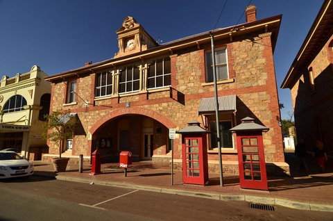 Post Office Apartment - Food Delivery Shop 1