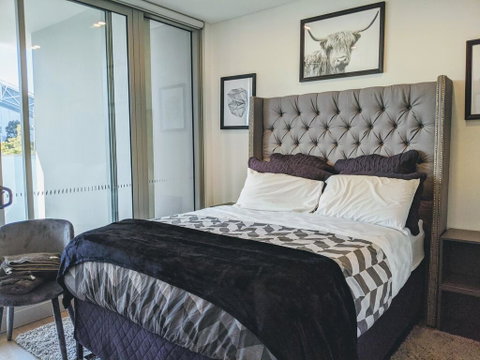 Presidential 3-bed 2-bath, Balcony, With Pool Included - Food Delivery Shop 0