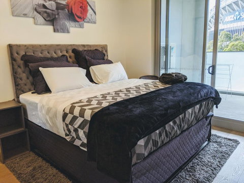 Presidential 3-bed 2-bath, Balcony, With Pool Included - Food Delivery Shop 2