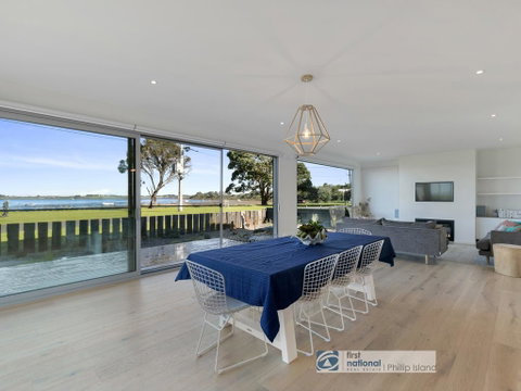 Pukeko Beach House, Rhyll - Food Delivery Shop 2