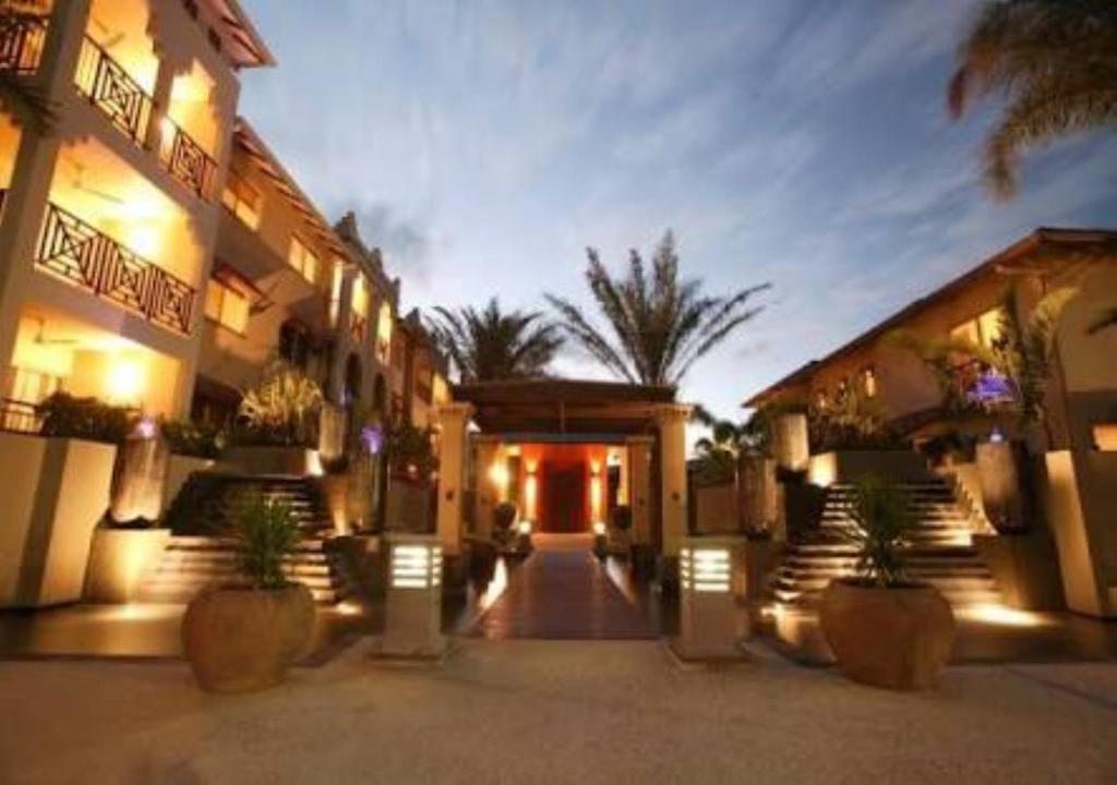 Westcourt QLD Food Delivery Shop