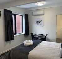 Queens Arms Hotel - Food Delivery Shop
