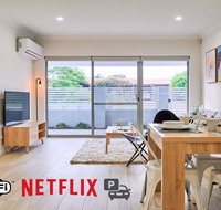 Quiet Large Balcony Living - Food Delivery Shop