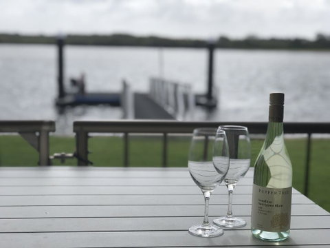 Quiet River Front Escape Walk To Ocean Street & Shops - Food Delivery Shop 0