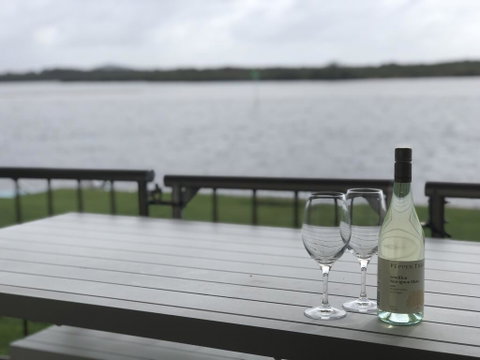 Quiet River Front Escape Walk To Ocean Street & Shops - Food Delivery Shop 3