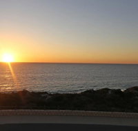 Quinns Beach Stay One - Food Delivery Shop