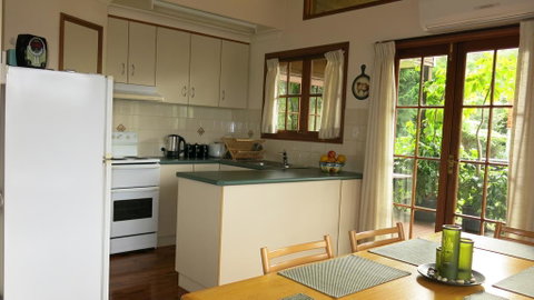 Ravensbourne Escape - Cedar Lodge - Food Delivery Shop 1