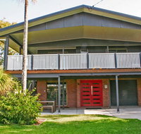 Red Door Beach House - Marcoola Beach - PET FRIENDLY FOXTEL WIFI 500 BOND Linen Supplied - Food Delivery Shop