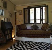 Redhaus Artist Cottage - Food Delivery Shop