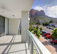 Resort Style Apartment On Gregory - Food Delivery Shop