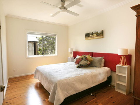 River Breeze 60 Wooli Street Yamba. Linen - Unlimited Wi-Fi Just Listed. - Food Delivery Shop 3